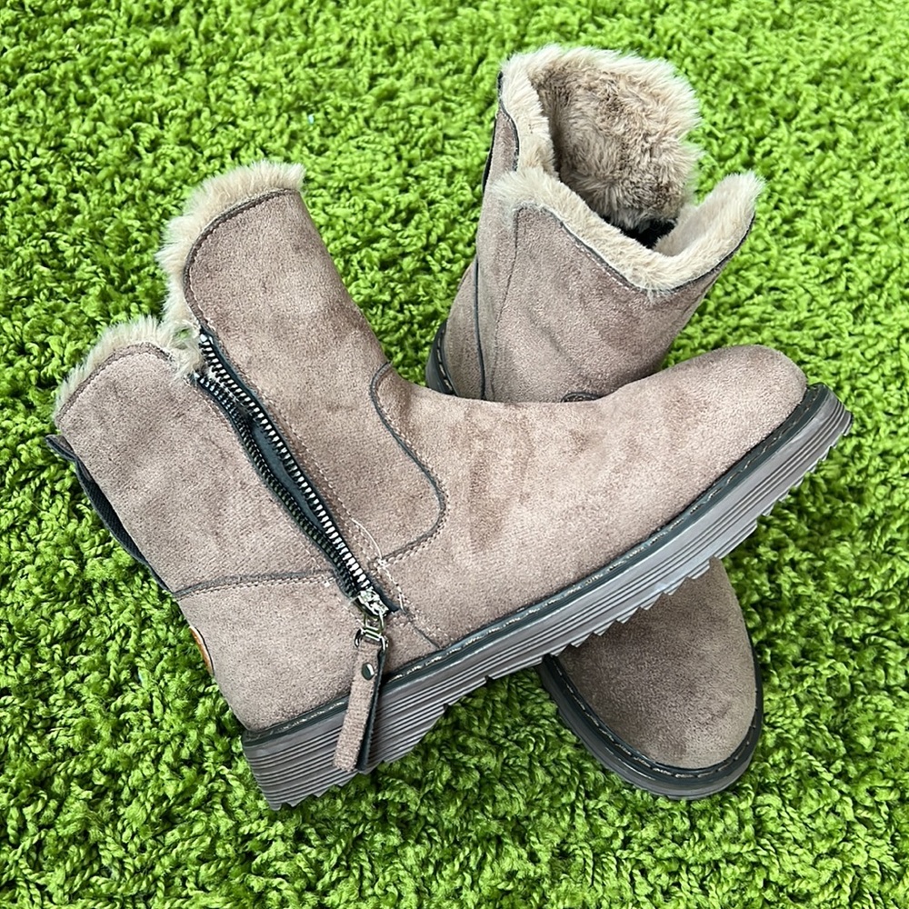 Suede boots